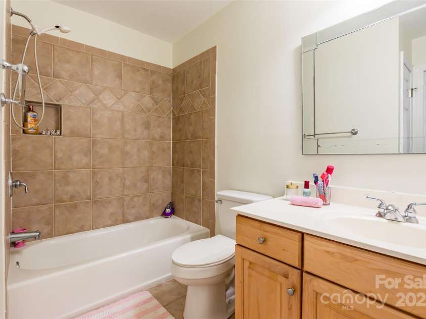 1227 Cabin Creek Court, Fort Mill, SC 29715.  MLS# CAR4278145, YatesRealty ID 24555. 