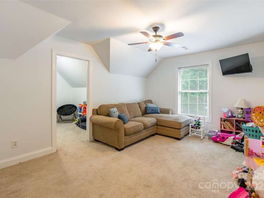 1227 Cabin Creek Court, Fort Mill, SC 29715.  MLS# CAR4278145, YatesRealty ID 24555. 