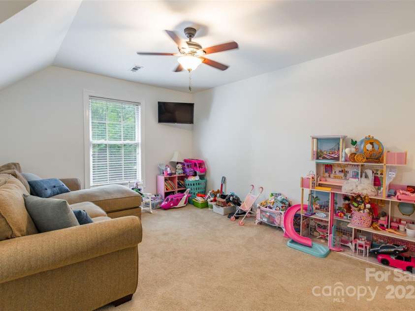 1227 Cabin Creek Court, Fort Mill, SC 29715.  MLS# CAR4278145, YatesRealty ID 24555. 