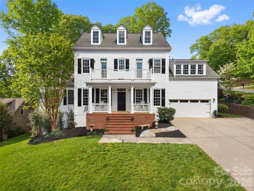 21 Dianthus Drive, Asheville, NC 28803.  MLS# CAR4356778, YatesRealty ID 24555. 