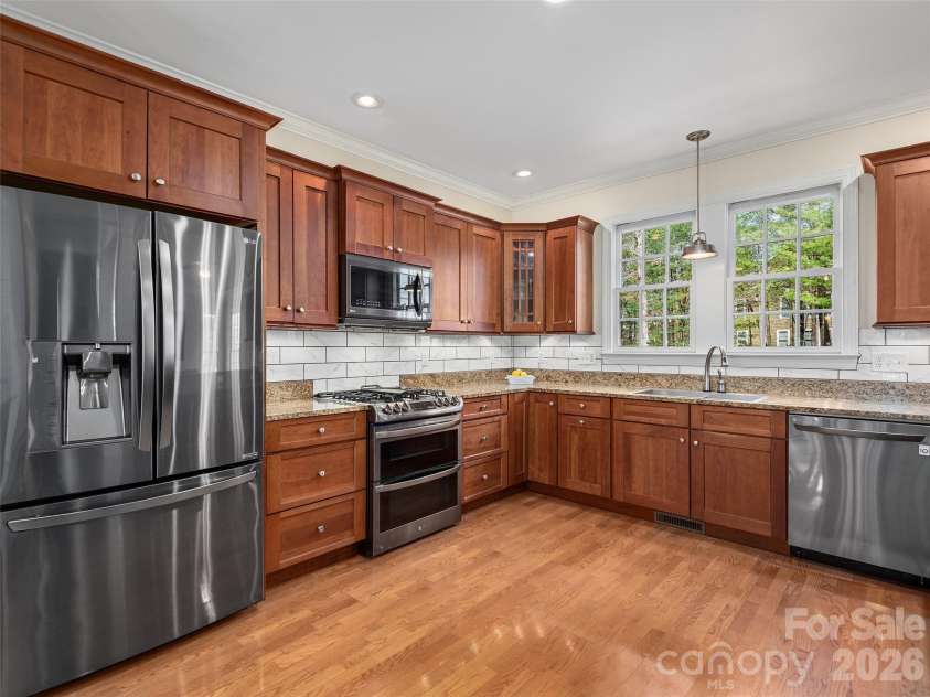 21 Dianthus Drive, Asheville, NC 28803.  MLS# CAR4356778, YatesRealty ID 24555. 