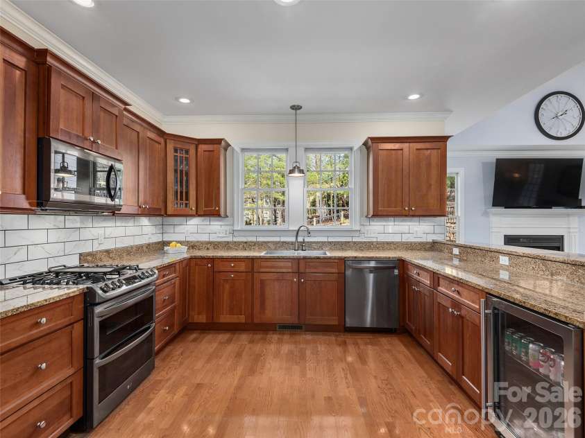 21 Dianthus Drive, Asheville, NC 28803.  MLS# CAR4356778, YatesRealty ID 24555. 