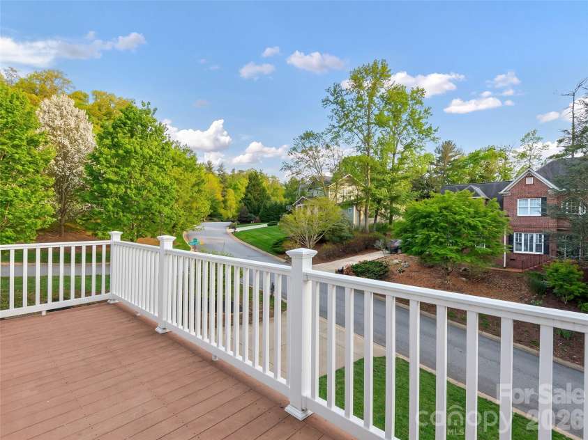 21 Dianthus Drive, Asheville, NC 28803.  MLS# CAR4356778, YatesRealty ID 24555. 