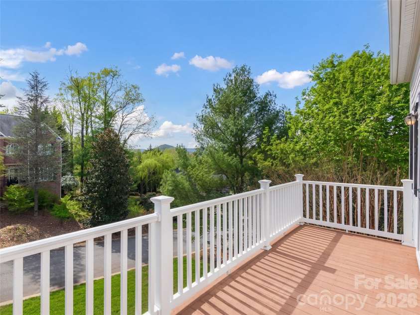 21 Dianthus Drive, Asheville, NC 28803.  MLS# CAR4356778, YatesRealty ID 24555. 