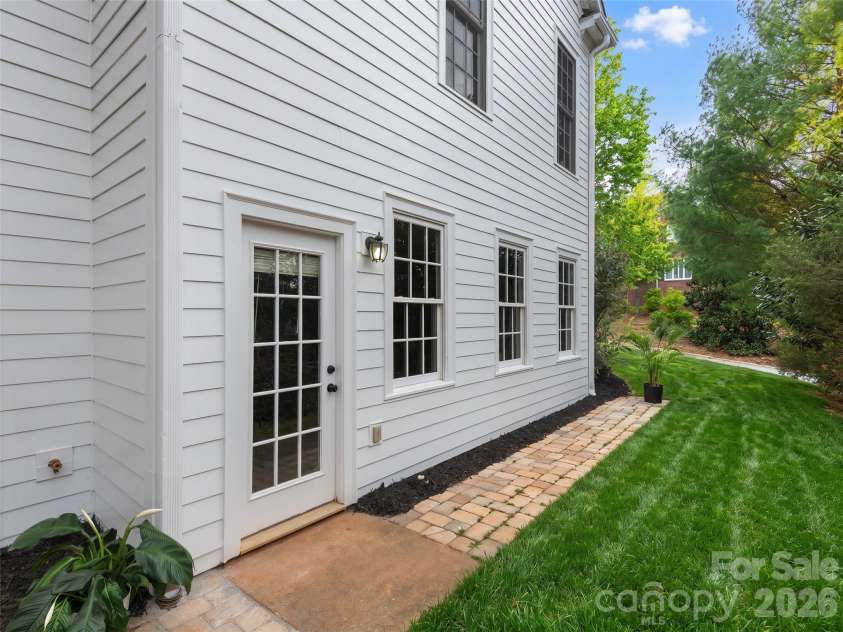 21 Dianthus Drive, Asheville, NC 28803.  MLS# CAR4356778, YatesRealty ID 24555. 