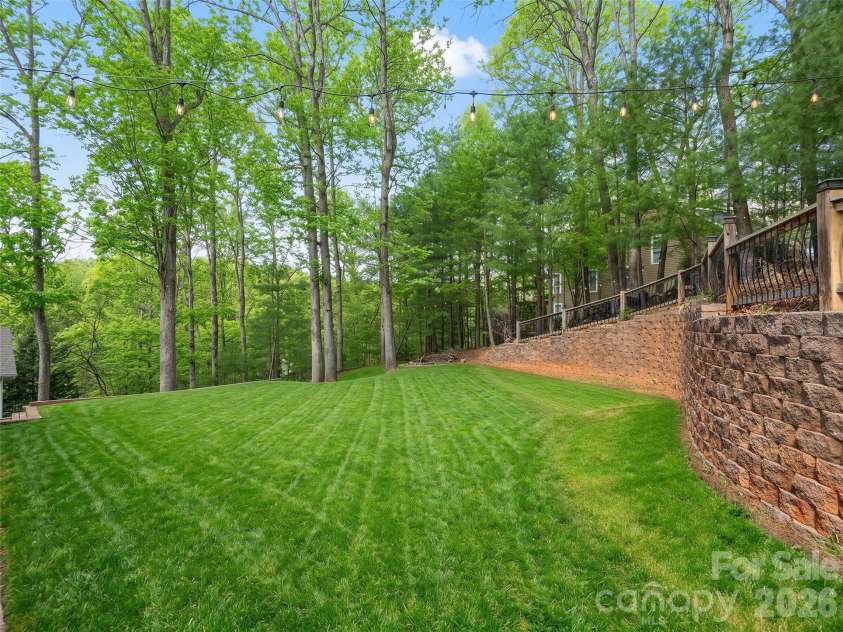 21 Dianthus Drive, Asheville, NC 28803.  MLS# CAR4356778, YatesRealty ID 24555. 