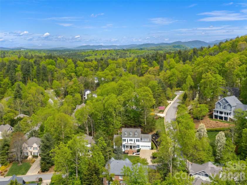 21 Dianthus Drive, Asheville, NC 28803.  MLS# CAR4356778, YatesRealty ID 24555. 