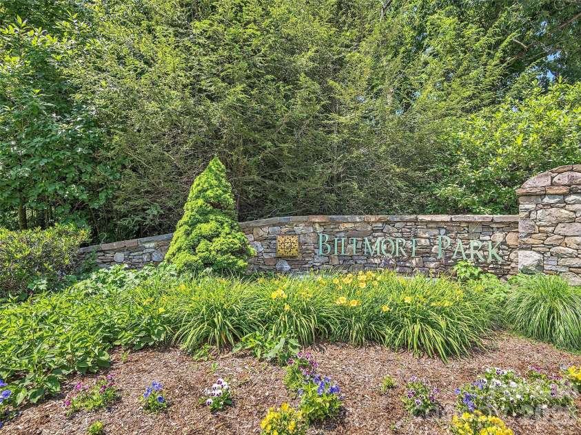 21 Dianthus Drive, Asheville, NC 28803.  MLS# CAR4356778, YatesRealty ID 24555. 