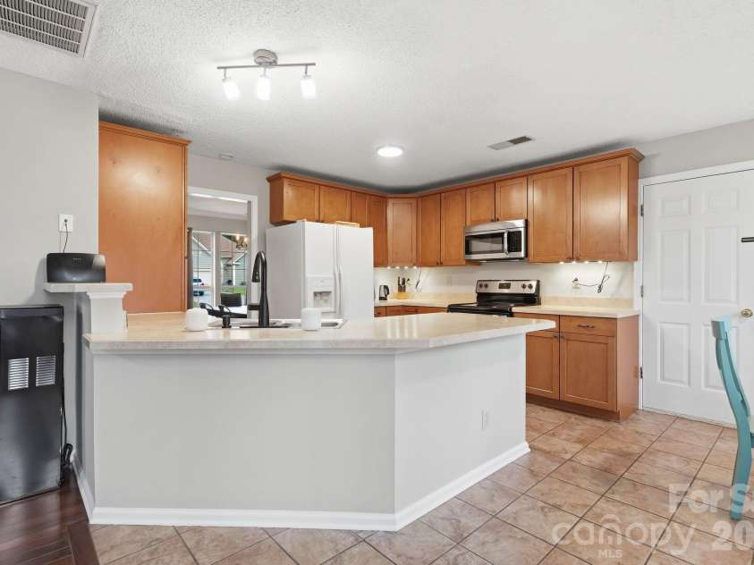272 Rose Street, Mooresville, NC 28117.  MLS# CAR4352708, YatesRealty ID 24556. Kitchen