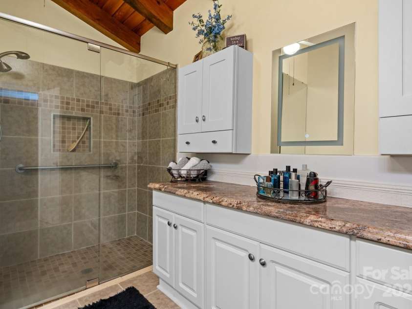 61 Honeycutt Lane, Nebo, NC 28761.  MLS# CAR4306544, YatesRealty ID 24556. 