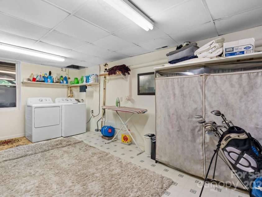 61 Honeycutt Lane, Nebo, NC 28761.  MLS# CAR4306544, YatesRealty ID 24556. 