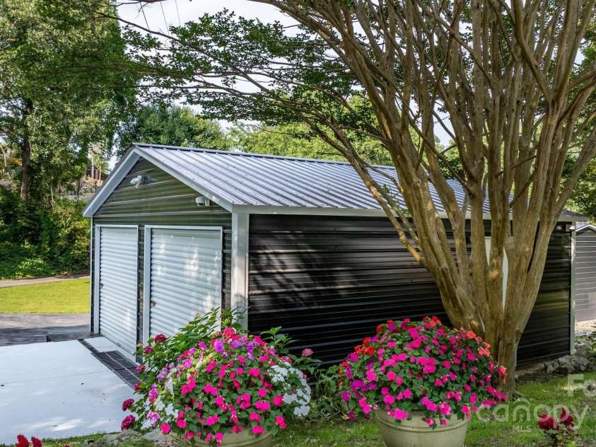 61 Honeycutt Lane, Nebo, NC 28761.  MLS# CAR4306544, YatesRealty ID 24556. 