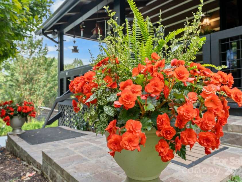 61 Honeycutt Lane, Nebo, NC 28761.  MLS# CAR4306544, YatesRealty ID 24556. 