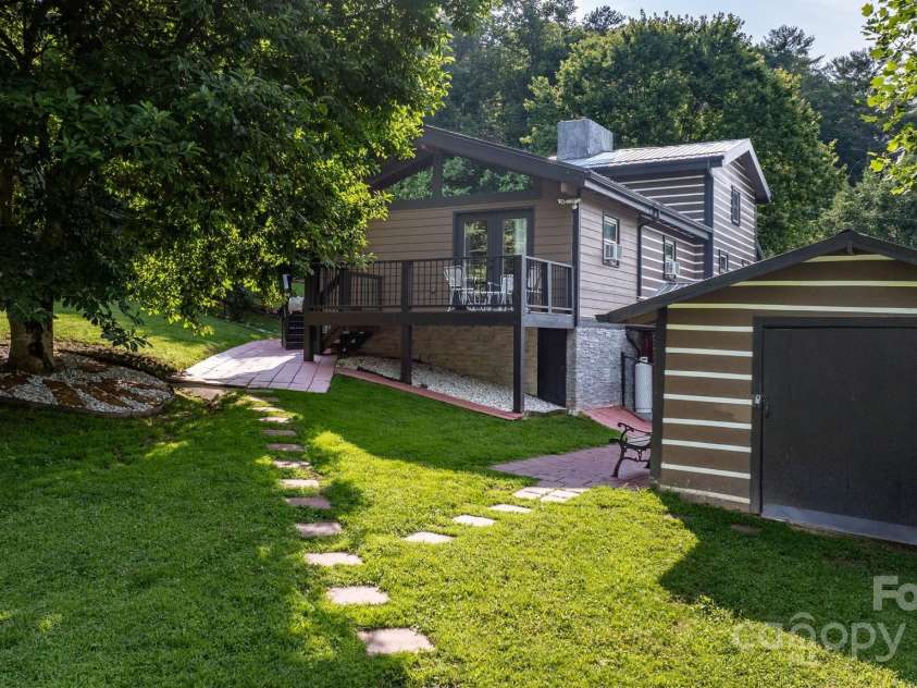 61 Honeycutt Lane, Nebo, NC 28761.  MLS# CAR4306544, YatesRealty ID 24556. 