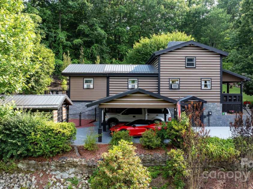 61 Honeycutt Lane, Nebo, NC 28761.  MLS# CAR4306544, YatesRealty ID 24556. 