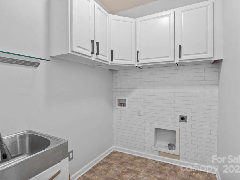 213 Beech Bluff Drive, Mount Holly, NC 28120.  MLS# CAR4275258, YatesRealty ID 24558. 