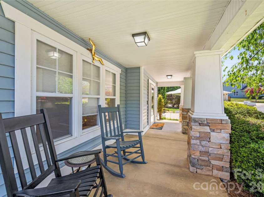 27 Sunview Circle, Arden, NC 28704.  MLS# CAR4372036, YatesRealty ID 24559. 