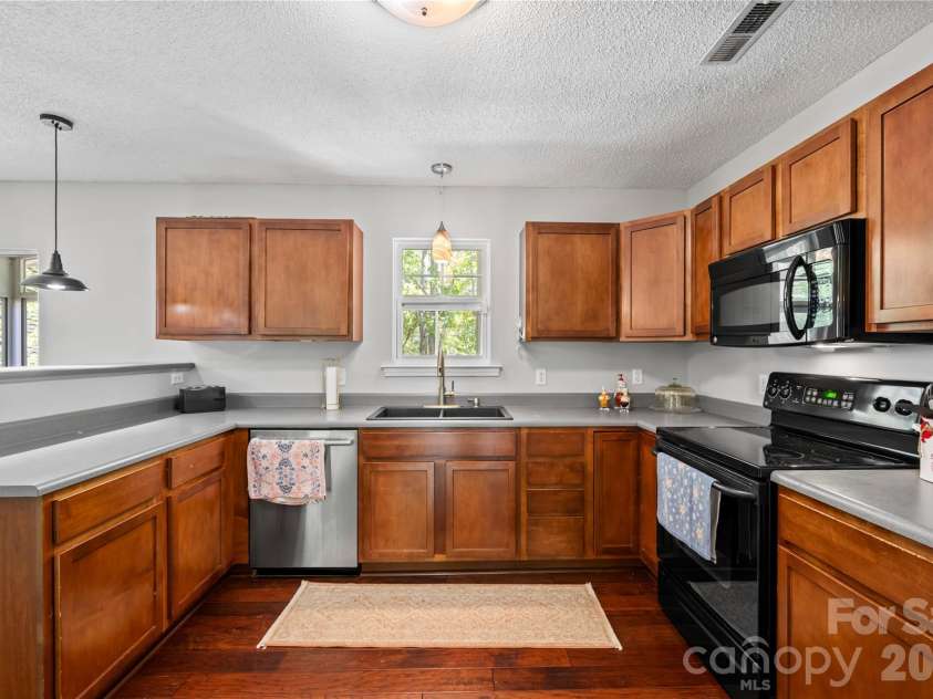 27 Sunview Circle, Arden, NC 28704.  MLS# CAR4372036, YatesRealty ID 24559. 