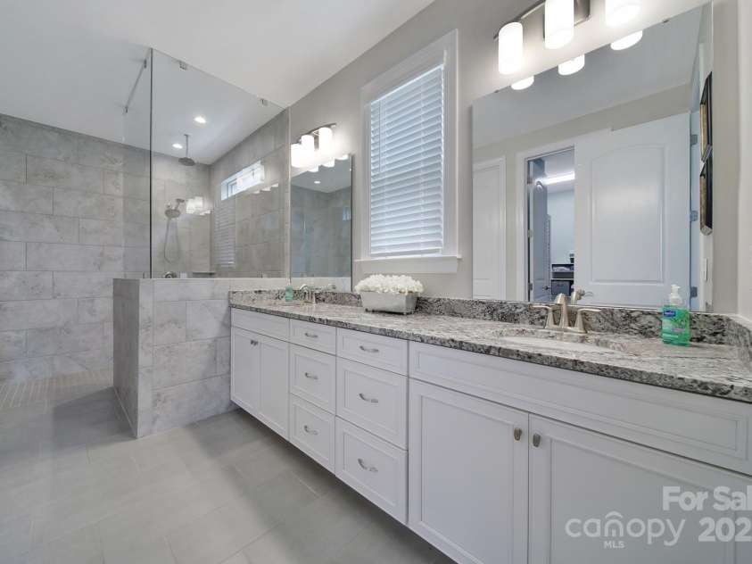 537 Lincoln Quarters Lane, Fort Mill, SC 29708.  MLS# CAR4276928, YatesRealty ID 24559. 