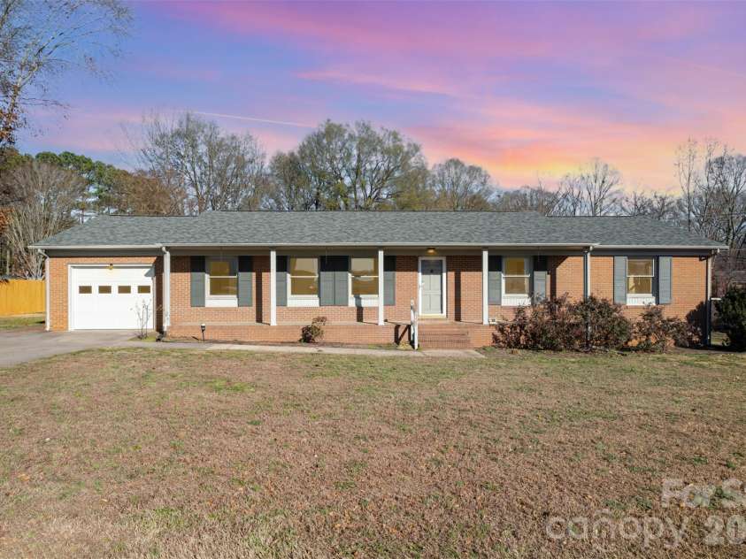 830 Magnolia Street, Mooresville, NC 28115.  MLS# CAR4328561, YatesRealty ID 2456. 