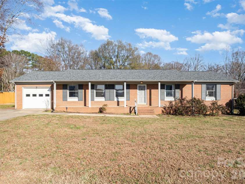 830 Magnolia Street, Mooresville, NC 28115.  MLS# CAR4328561, YatesRealty ID 2456. 
