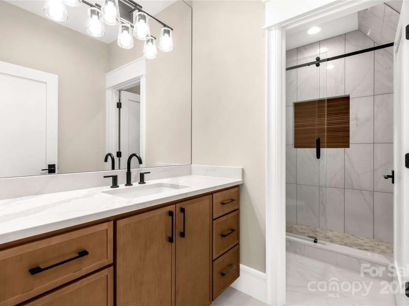 3268 Sherman Drive, Lancaster, SC 29720.  MLS# CAR4244022, YatesRealty ID 24562. Full bathroom 3