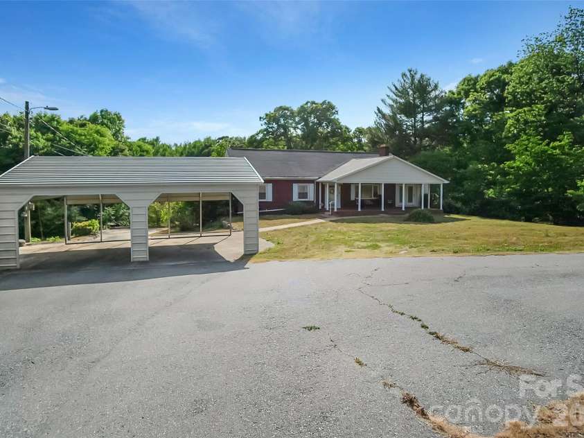 3021 Davis Park Road, Gastonia, NC 28052.  MLS# CAR4380027, YatesRealty ID 24563. 