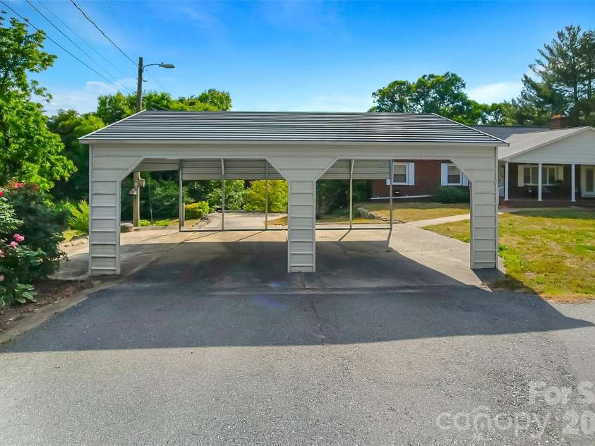 3021 Davis Park Road, Gastonia, NC 28052.  MLS# CAR4380027, YatesRealty ID 24563. 