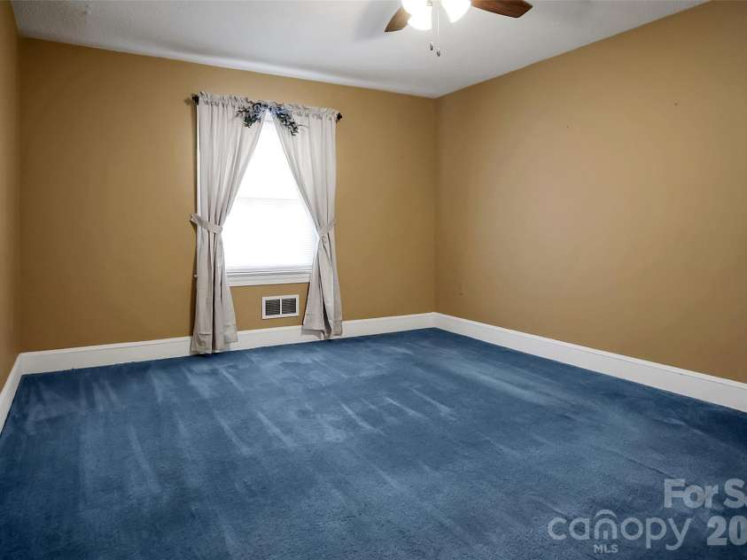 3021 Davis Park Road, Gastonia, NC 28052.  MLS# CAR4380027, YatesRealty ID 24563. 
