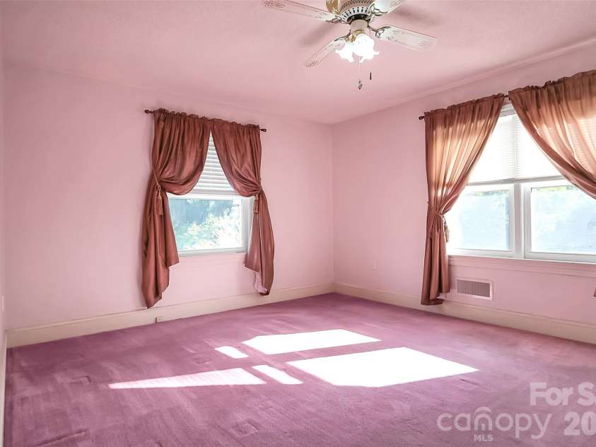 3021 Davis Park Road, Gastonia, NC 28052.  MLS# CAR4380027, YatesRealty ID 24563. 