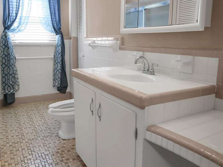 3021 Davis Park Road, Gastonia, NC 28052.  MLS# CAR4380027, YatesRealty ID 24563. 