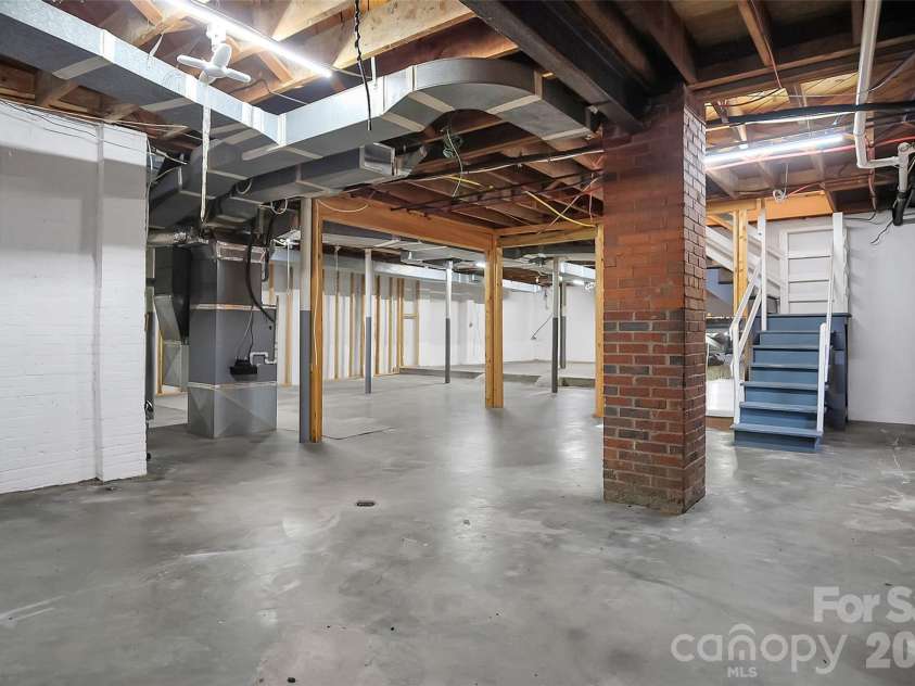 3021 Davis Park Road, Gastonia, NC 28052.  MLS# CAR4380027, YatesRealty ID 24563. 
