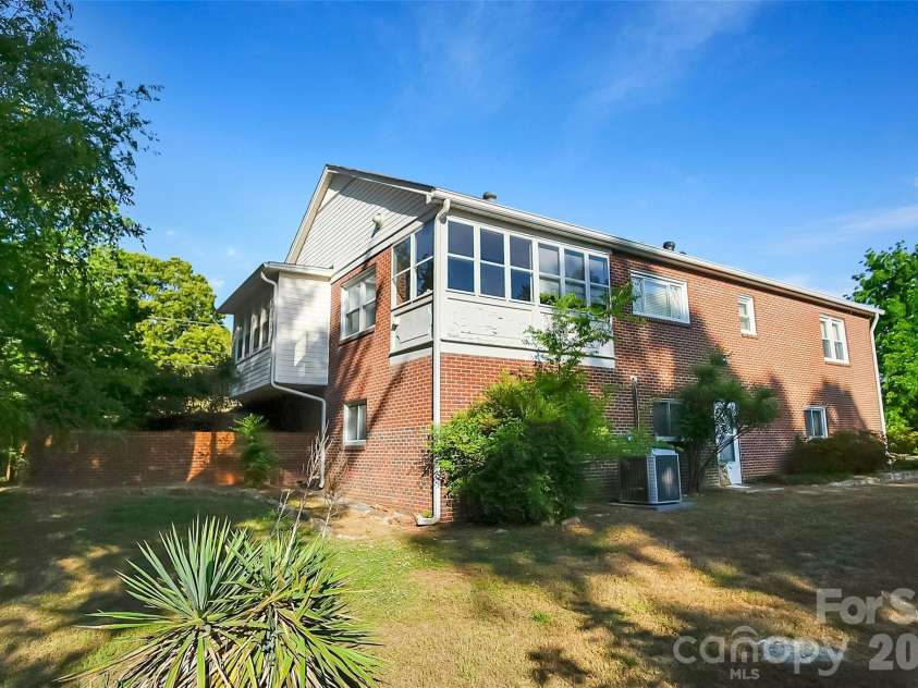 3021 Davis Park Road, Gastonia, NC 28052.  MLS# CAR4380027, YatesRealty ID 24563. 