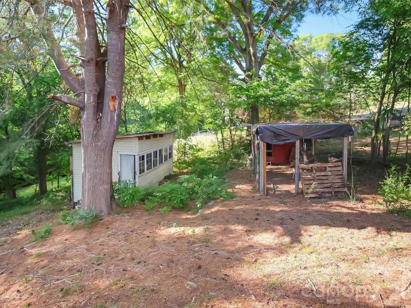 3021 Davis Park Road, Gastonia, NC 28052.  MLS# CAR4380027, YatesRealty ID 24563. 
