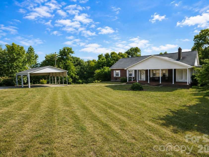 3021 Davis Park Road, Gastonia, NC 28052.  MLS# CAR4380027, YatesRealty ID 24563. 