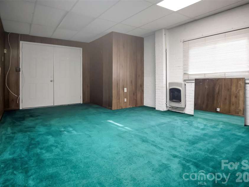 3021 Davis Park Road, Gastonia, NC 28052.  MLS# CAR4380027, YatesRealty ID 24563. Basement bedroom