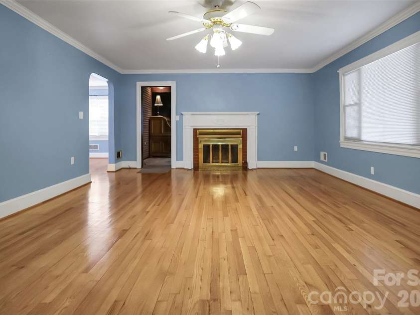 3021 Davis Park Road, Gastonia, NC 28052.  MLS# CAR4380027, YatesRealty ID 24563. Livingroom