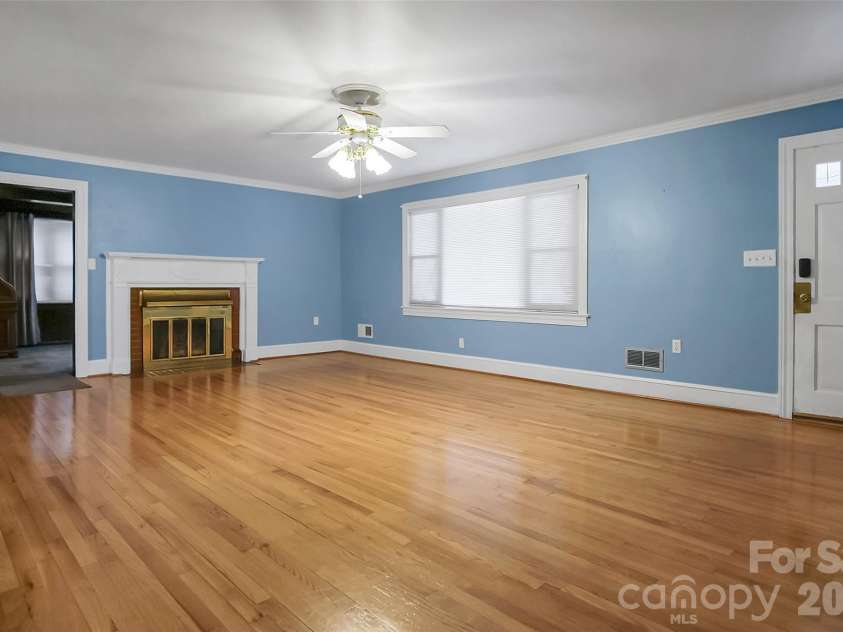 3021 Davis Park Road, Gastonia, NC 28052.  MLS# CAR4380027, YatesRealty ID 24563. Livingroom