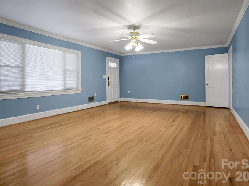 3021 Davis Park Road, Gastonia, NC 28052.  MLS# CAR4380027, YatesRealty ID 24563. Livingroom