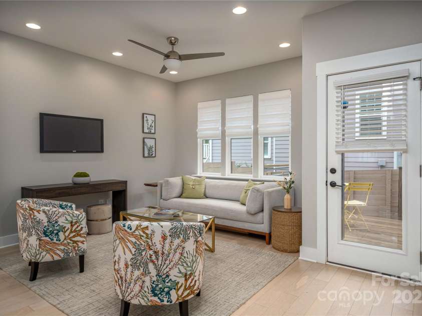 2011 Hamorton Place, Charlotte, NC 28205.  MLS# CAR4264148, YatesRealty ID 24564. 