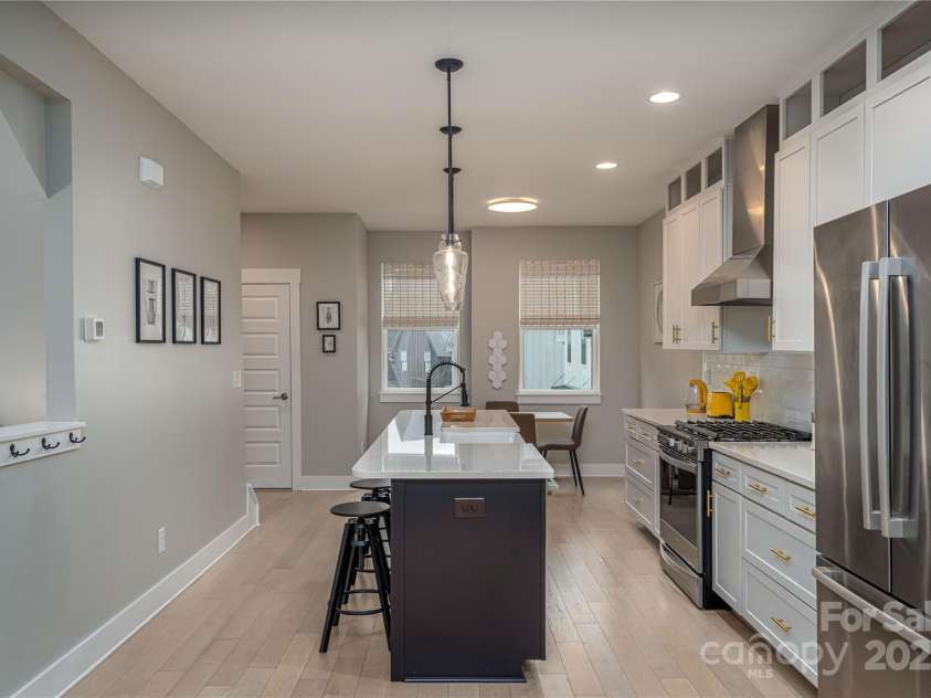 2011 Hamorton Place, Charlotte, NC 28205.  MLS# CAR4264148, YatesRealty ID 24564. 