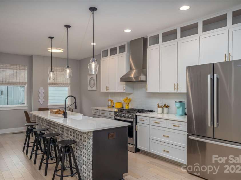 2011 Hamorton Place, Charlotte, NC 28205.  MLS# CAR4264148, YatesRealty ID 24564. 