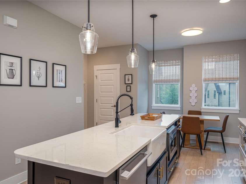 2011 Hamorton Place, Charlotte, NC 28205.  MLS# CAR4264148, YatesRealty ID 24564. 