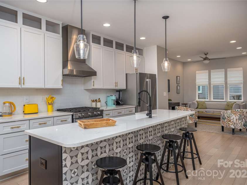 2011 Hamorton Place, Charlotte, NC 28205.  MLS# CAR4264148, YatesRealty ID 24564. 