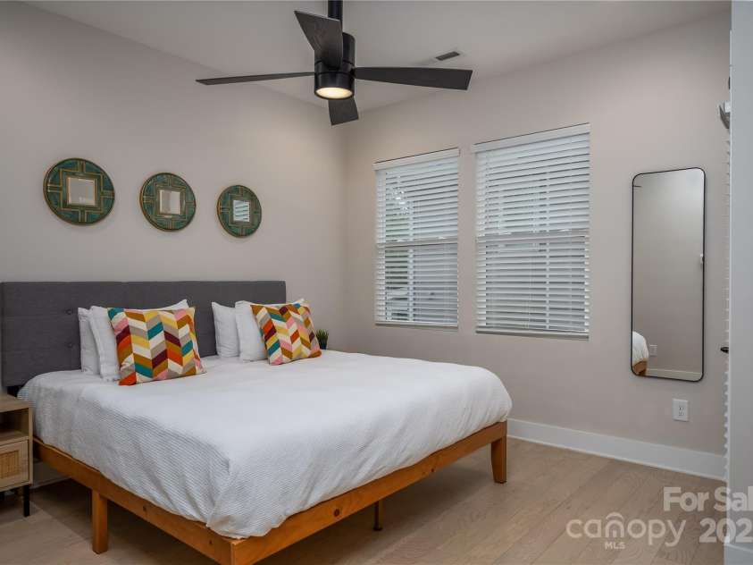 2011 Hamorton Place, Charlotte, NC 28205.  MLS# CAR4264148, YatesRealty ID 24564. 