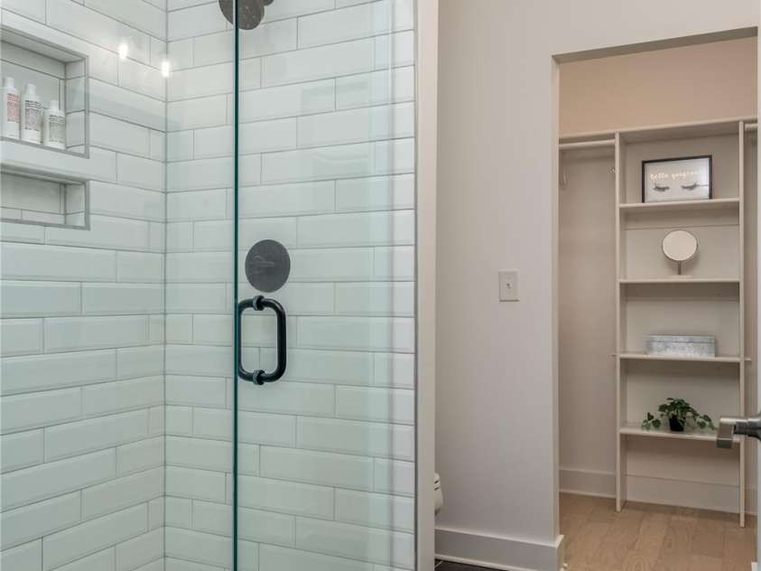 2011 Hamorton Place, Charlotte, NC 28205.  MLS# CAR4264148, YatesRealty ID 24564. 