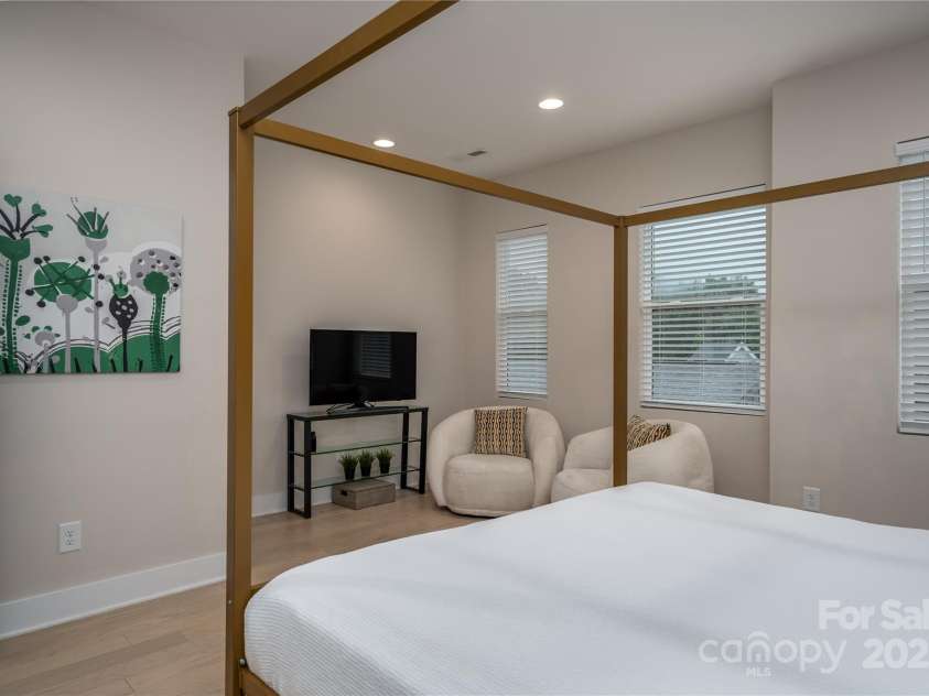 2011 Hamorton Place, Charlotte, NC 28205.  MLS# CAR4264148, YatesRealty ID 24564. 