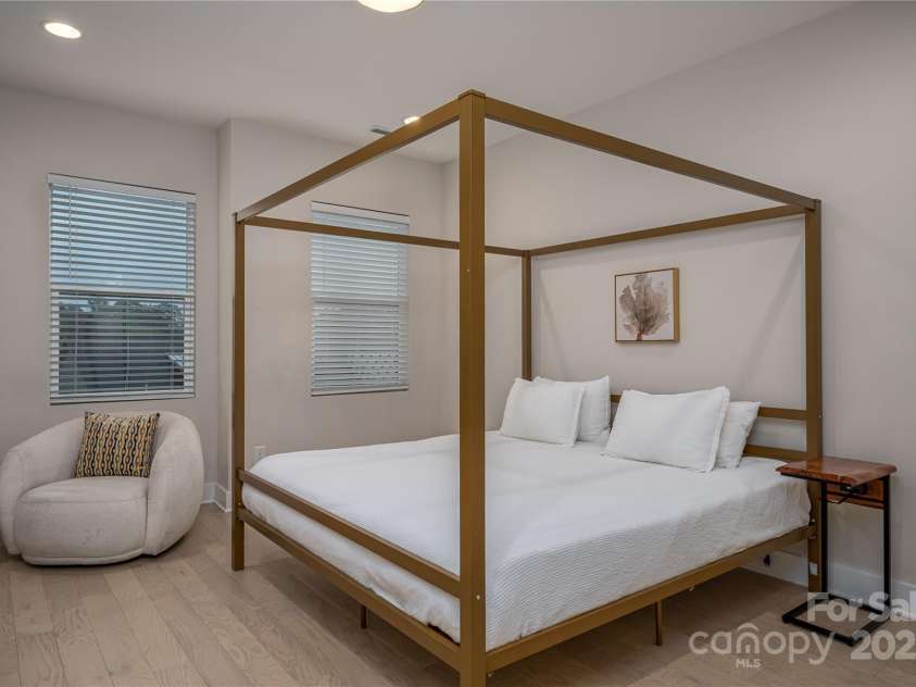 2011 Hamorton Place, Charlotte, NC 28205.  MLS# CAR4264148, YatesRealty ID 24564. 