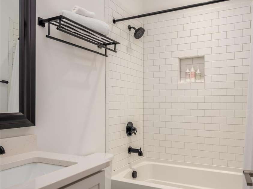 2011 Hamorton Place, Charlotte, NC 28205.  MLS# CAR4264148, YatesRealty ID 24564. 