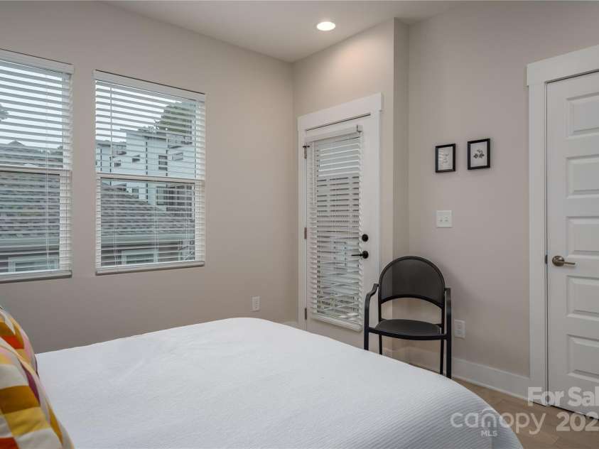 2011 Hamorton Place, Charlotte, NC 28205.  MLS# CAR4264148, YatesRealty ID 24564. 